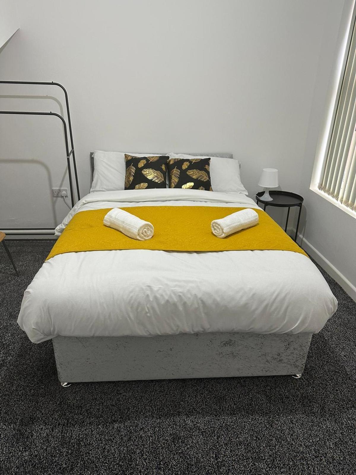 Dans Place Manchester Luaran gambar